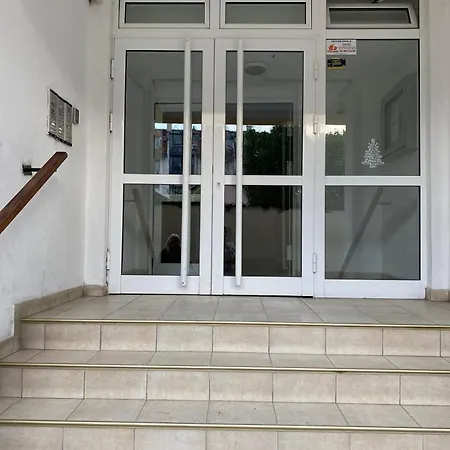 Riva Parking Garaza Apartament *