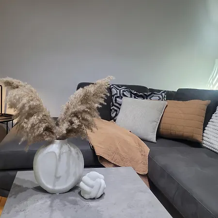 Apartamento Riva Parking Garaza *