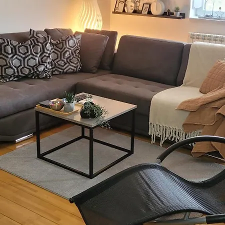 Riva Parking Garaza Apartamento