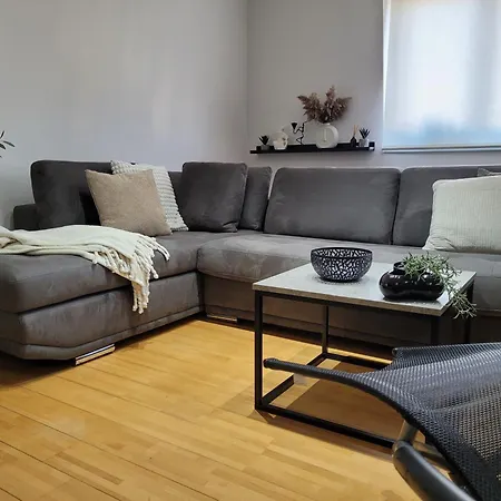 Riva Parking Garaza Apartament